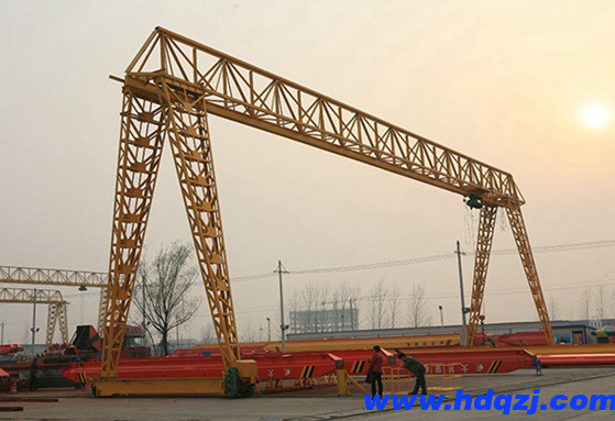 小型龍門架中的手拉葫蘆鏈條卡住了怎么辦？